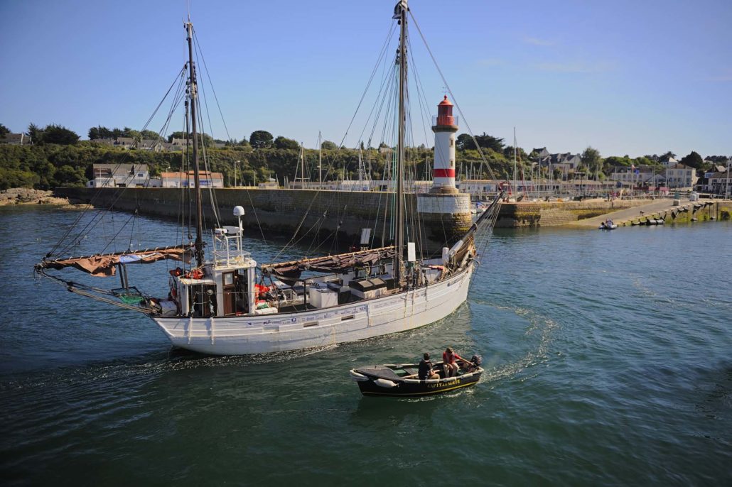 le bateau le Bro Warok arrive au port de Groix