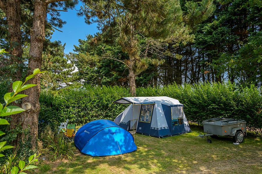 Natuurpakket (1 tent of caravan / 1 auto / geen elektriciteit)